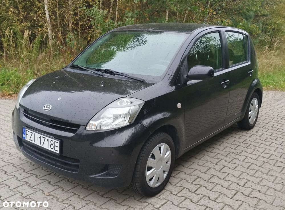 Daihatsu Sirion - 2