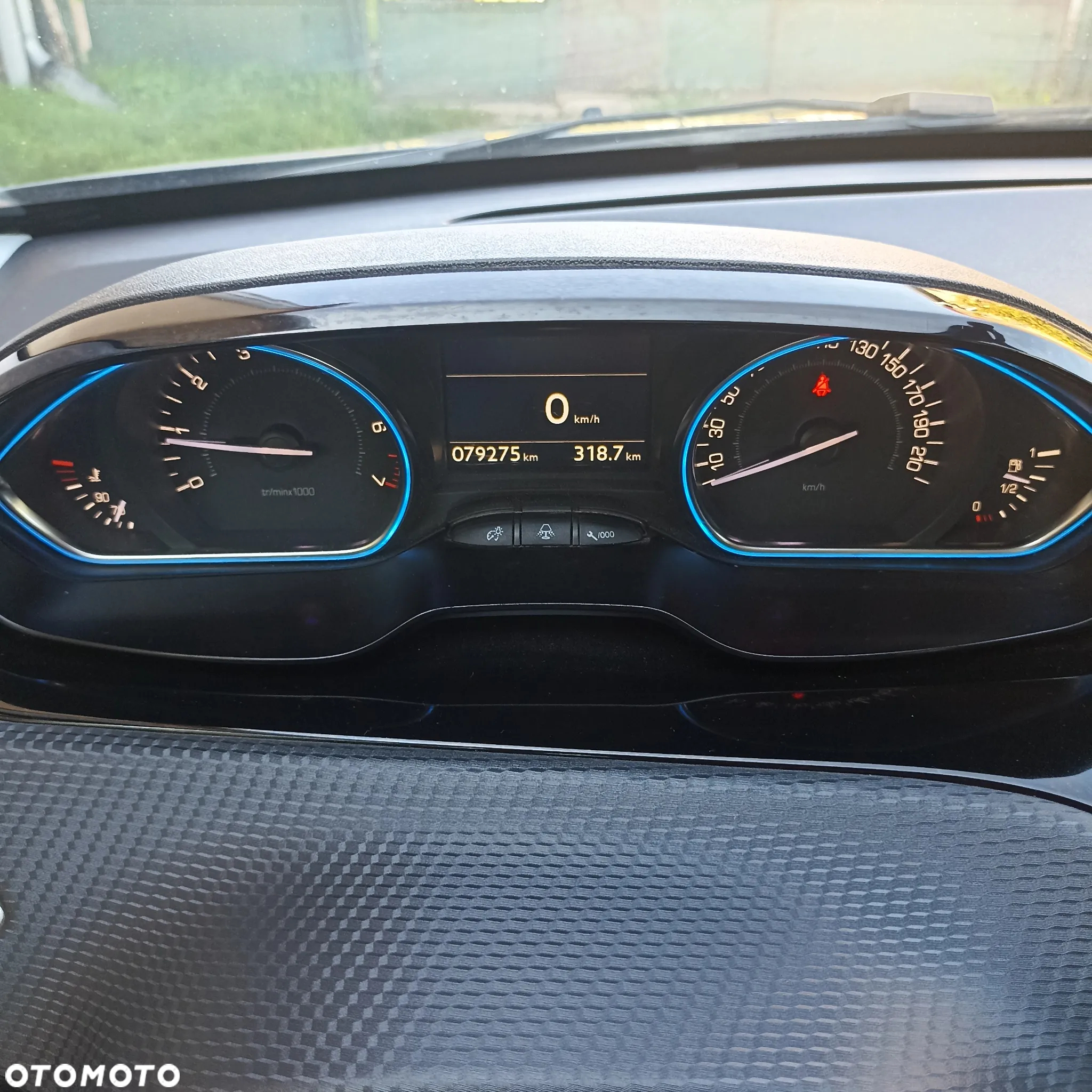 Peugeot 2008 1.2 Pure Tech Allure S&S - 21