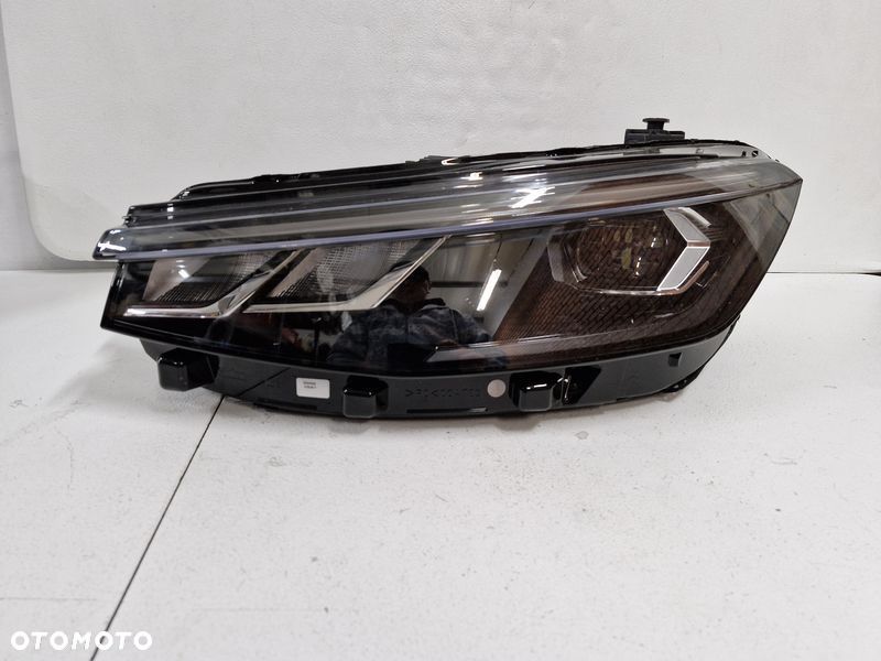 VOLKSWAGEN PASSAT B9 LAMPA LEWY PRZÓD LEWA PRZEDNIA REFLEKTOR LED EU 3J1941005 - 1