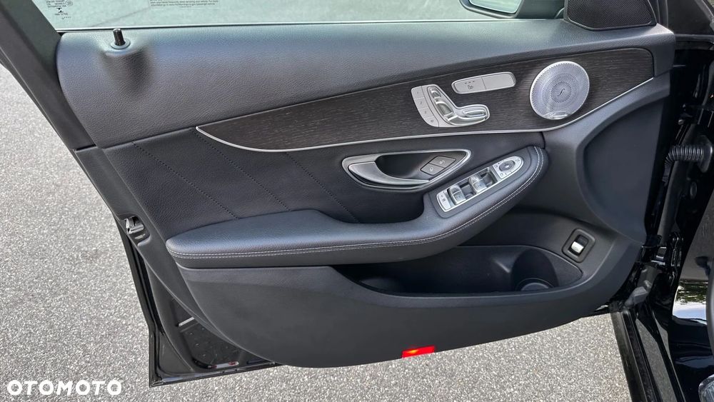 Mercedes-Benz Klasa C 300 9G-TRONIC AMG Line - 9