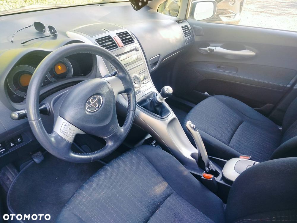 Toyota Auris 1.4 D-4D Luna - 11