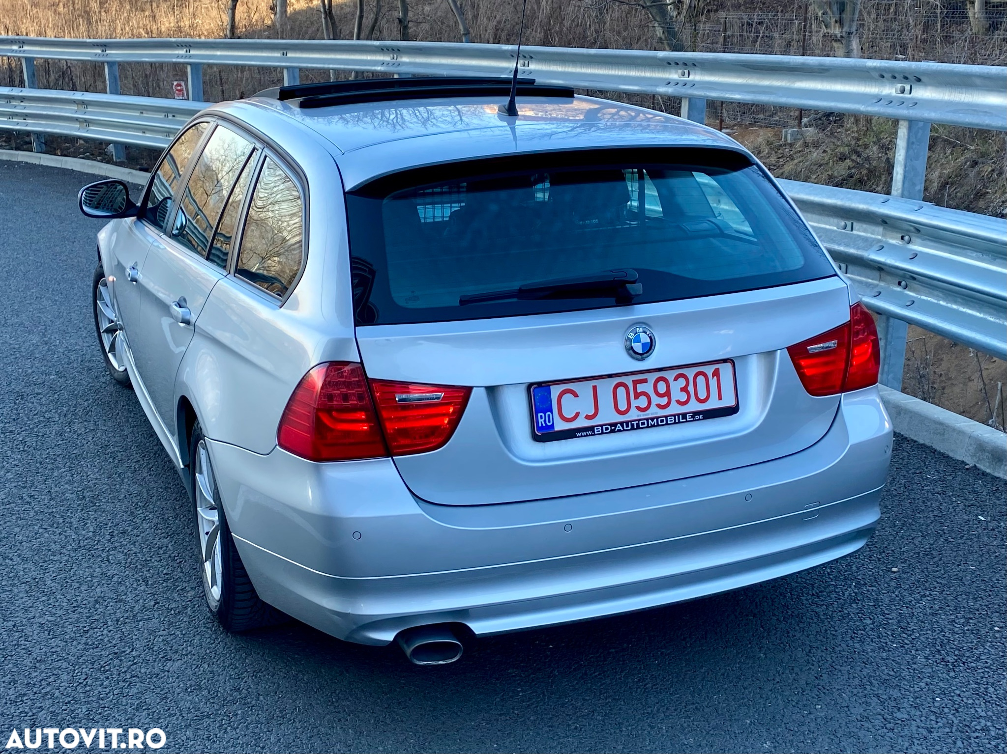BMW Seria 3 320d DPF Touring Aut. - 7