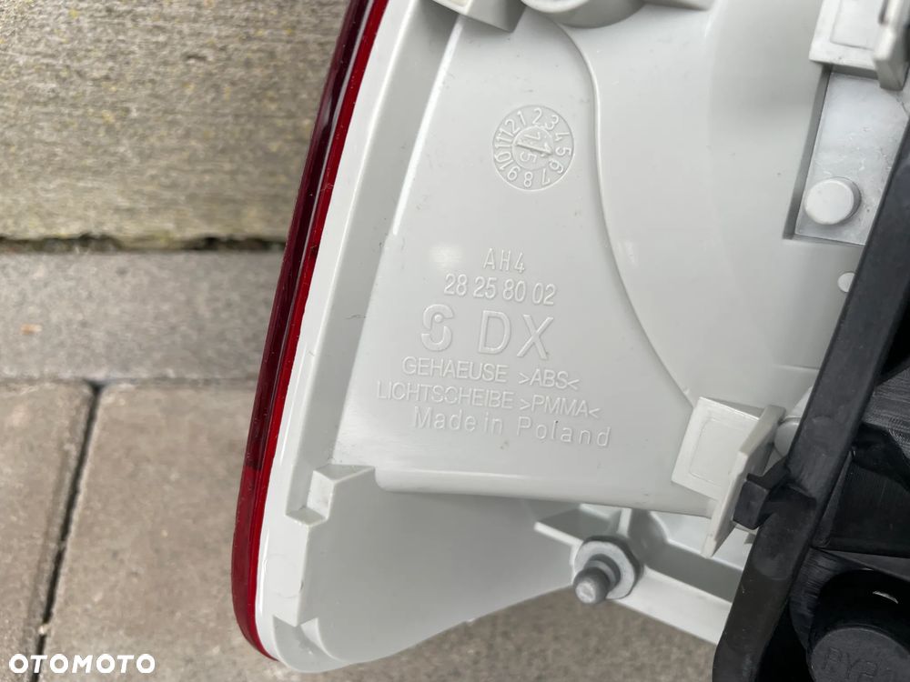 LAMPA TYLNA PRAWA VW TOUAREG I  2003-2007 - NOWA - 3