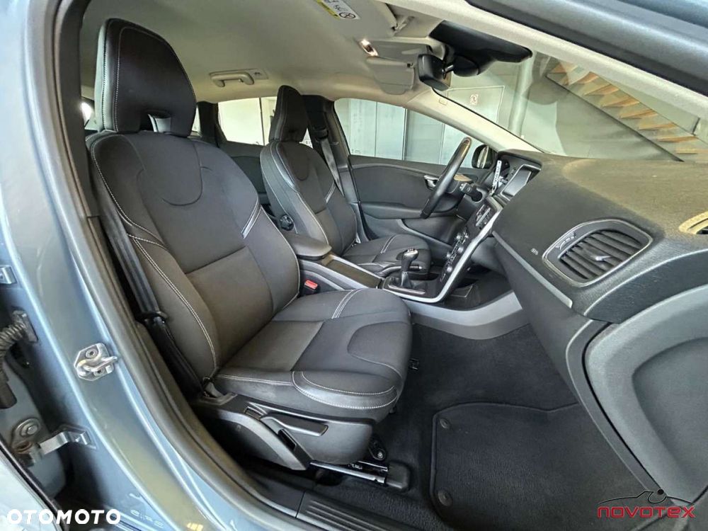 Volvo V40 D2 Drive-E Momentum - 19