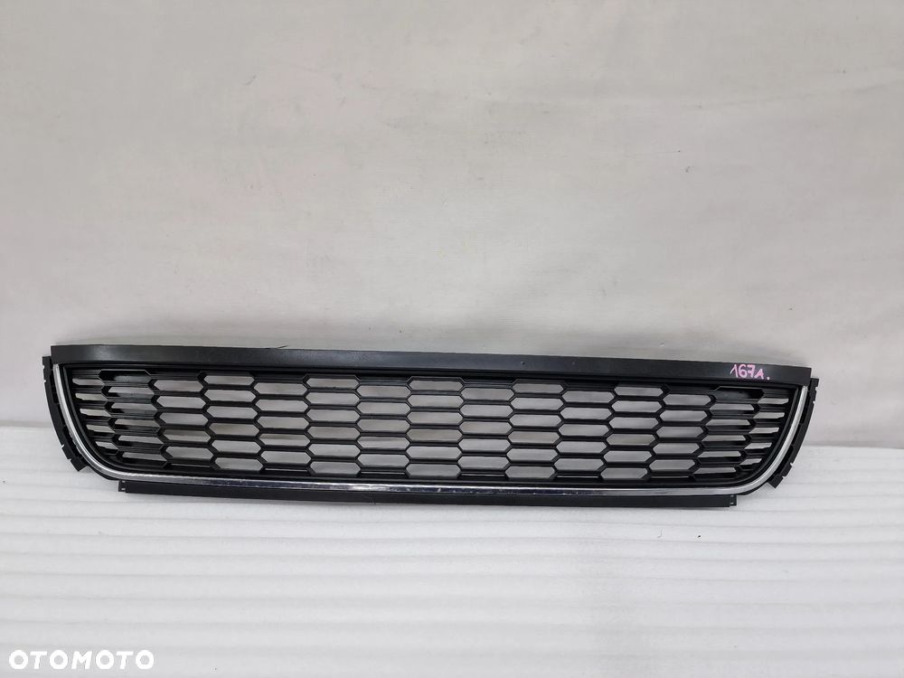 VW POLO 6R0 08- KRATKA ŚRODKOWA ZDERZAKA PRZEDNIEGO Z CHROMEM , NR 6R0853677B , NR AUKCJI K167 - 2