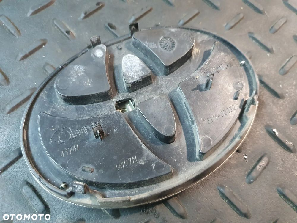 TOYOTA YARIS II LIFT 09-11 EMBLEMAT LOGO ZNACZEK 75311-0D030 - 4