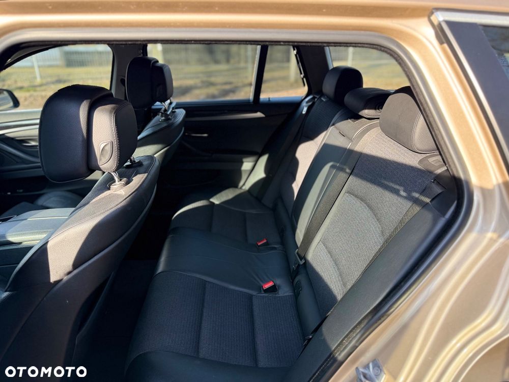 BMW Seria 5 520d xDrive - 15