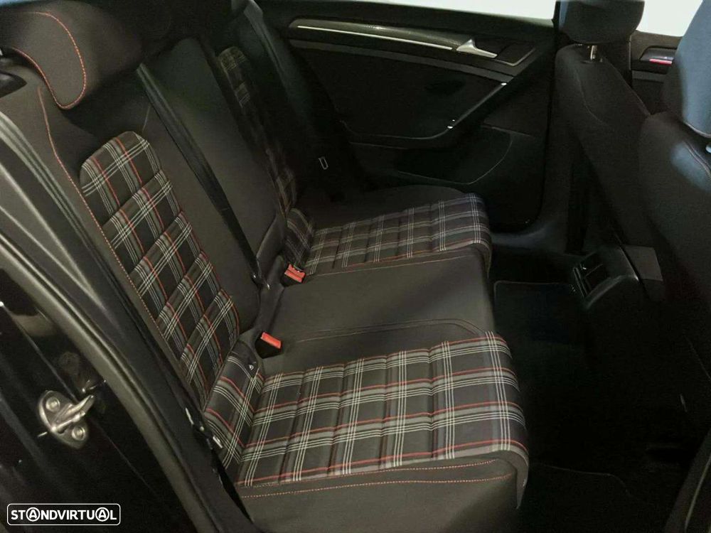 VW Golf 2.0 TSI GTI DSG Performance - 14