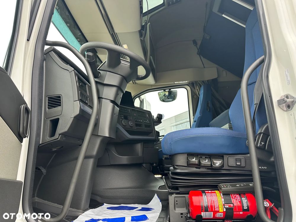 Volvo 2025 VOLVO AERO 4x2 500KM I-Save Globetrotter XL!!! - 8