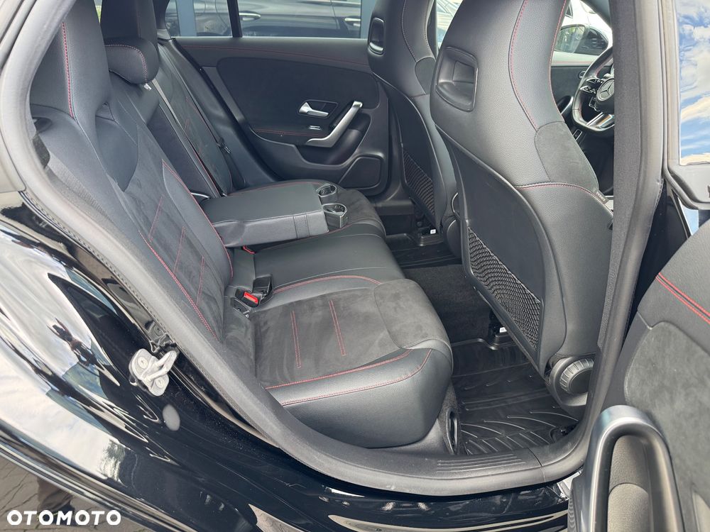 Mercedes-Benz CLA 200 d AMG Line 8G-DCT - 33