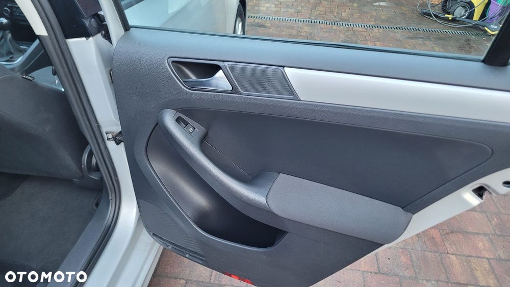 Volkswagen Jetta 1.2 TSI BlueMotion Technology Comfortline - 18