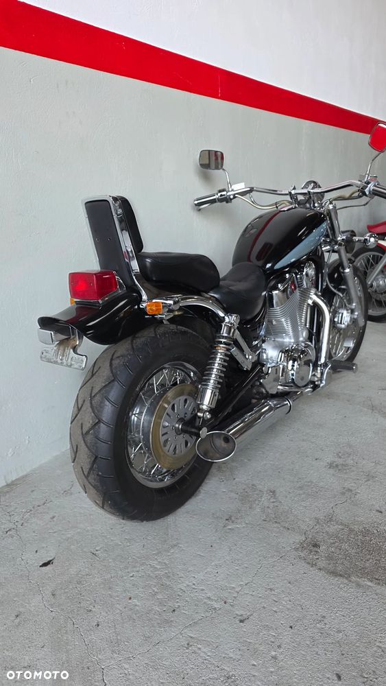 Suzuki Intruder - 21