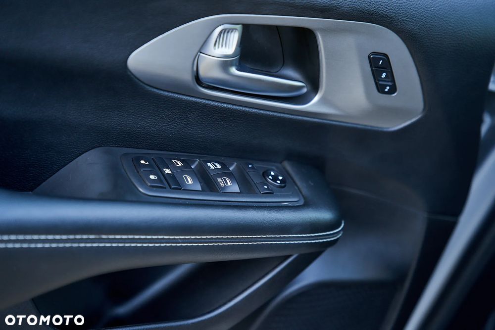 Chrysler Pacifica - 10