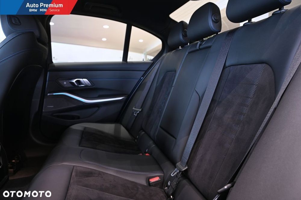 BMW Seria 3 320d xDrive mHEV - 13