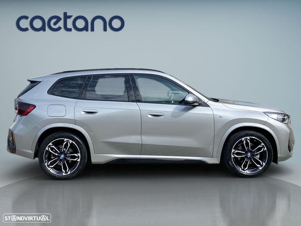 BMW iX1 eDrive20 Pack Desportivo M - 22