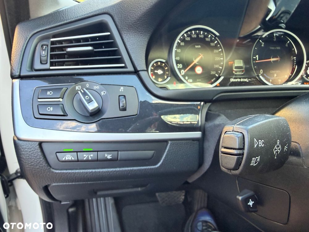 BMW Seria 5 525d Luxury Line - 37
