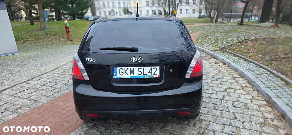 Kia Rio 1.4 Family + - 6
