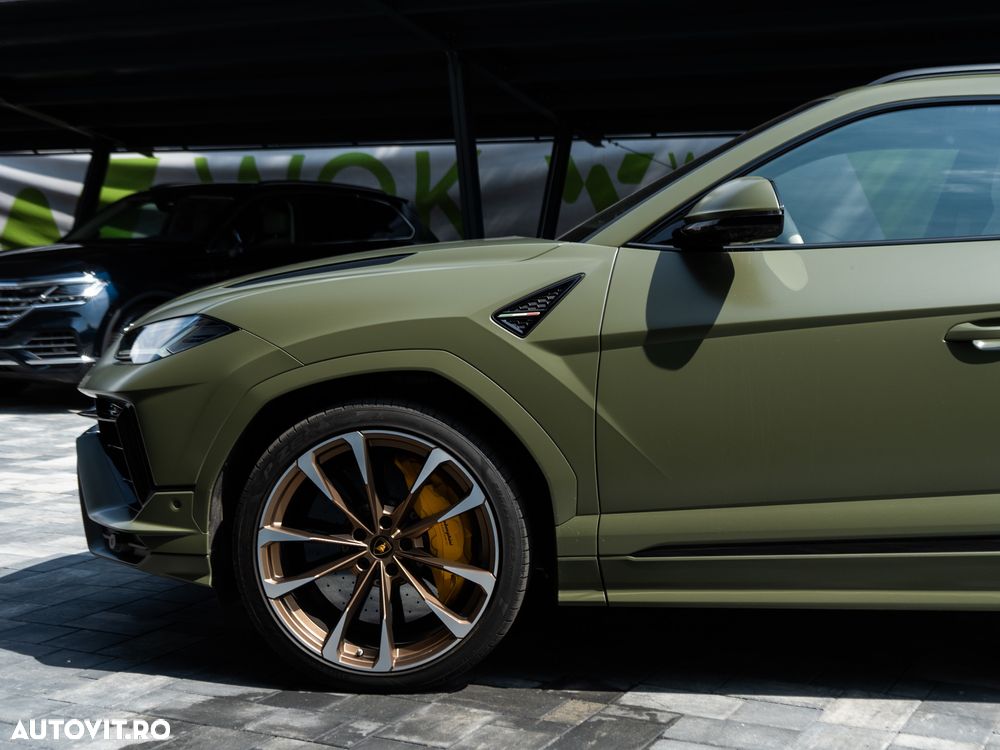 Lamborghini URUS - 12