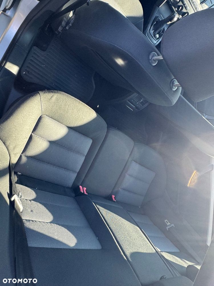 Skoda Octavia 1.6 Ambiente - 19