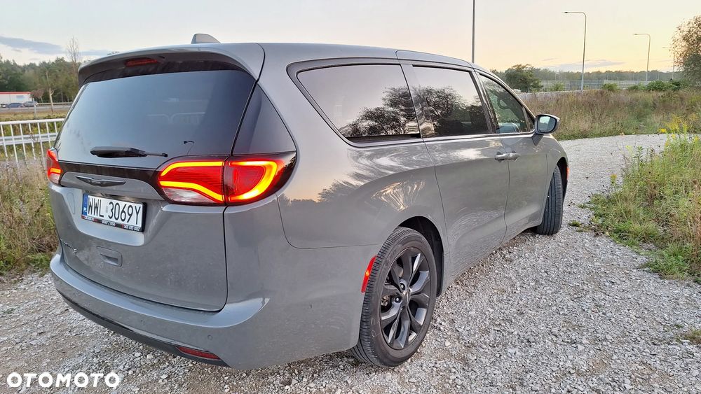 Chrysler Pacifica - 4