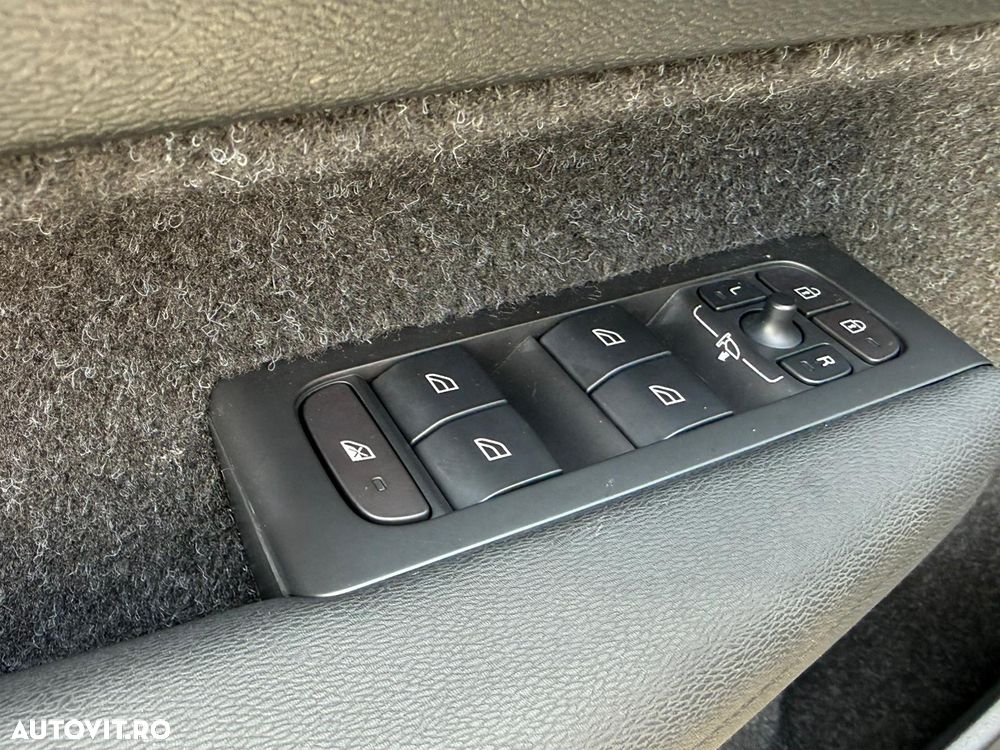 Volvo XC 40 T5 Twin Engine DKG Momentum Pro - 26