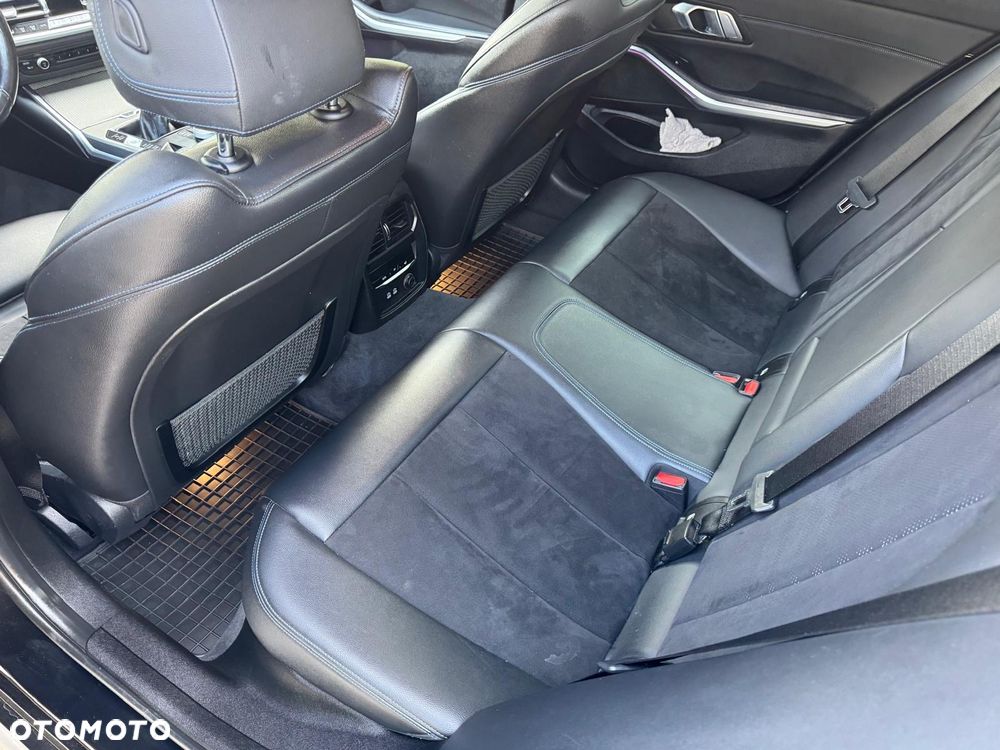 BMW Seria 3 318d Edition M Sport Shadow - 33