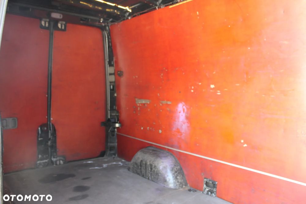 Mercedes-Benz Sprinter - 11