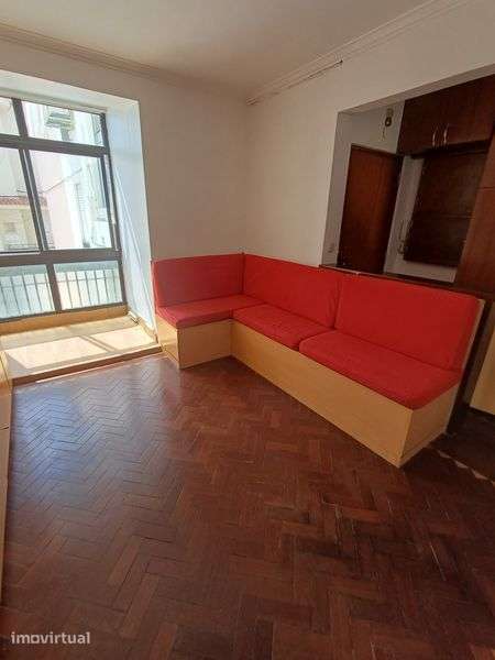 Aluga-se casa T2 e também aluga-se para estudantes - Grande imagem: 2/8