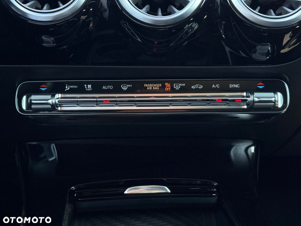 Mercedes-Benz CLA 220 4-Matic AMG Line 7G-DCT - 24