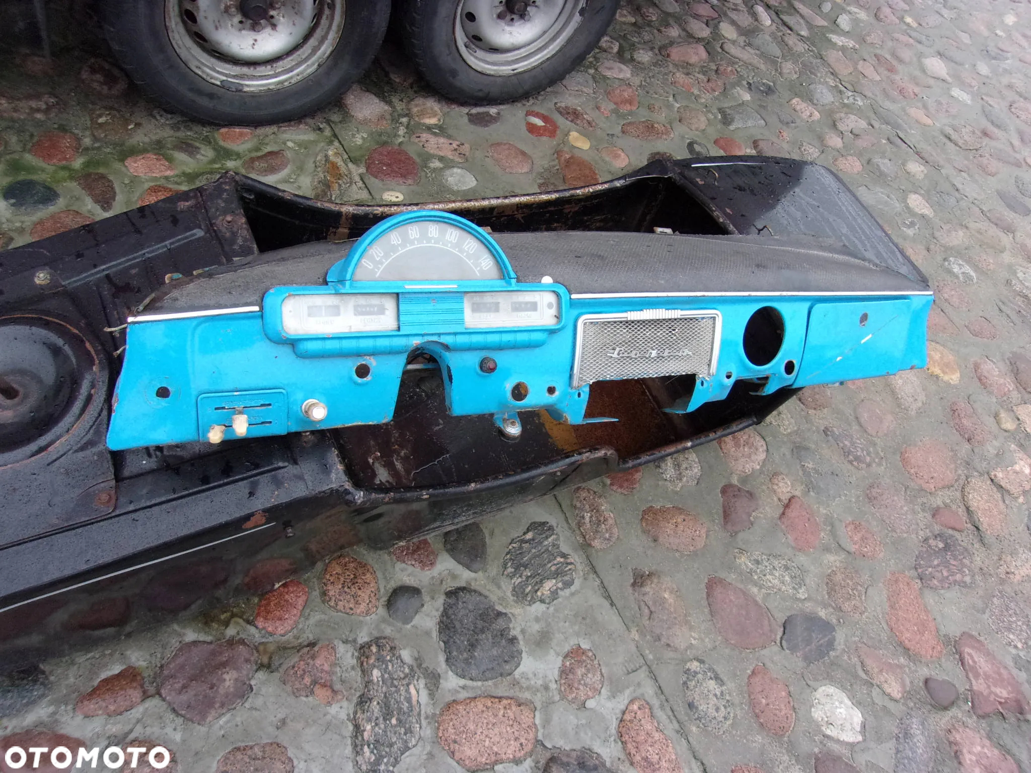 Wołga M21 / 24 części Drzwi Błotniki Nadkola Silnik Koła Chromy Lampy - 17