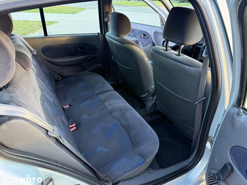Renault Clio 1.4i RT - 20