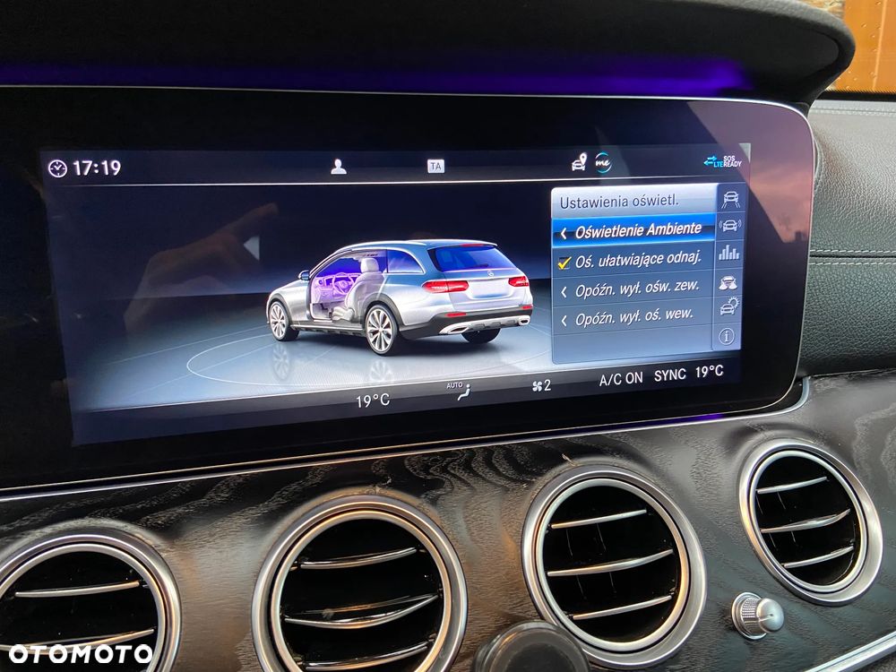 Mercedes-Benz Klasa E 220 d 4-Matic All-Terrain - 36