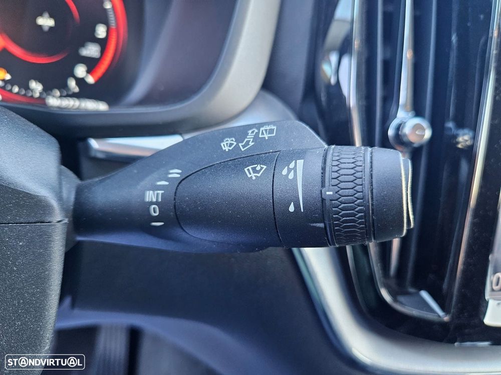 Volvo XC 60 2.0 D4 Momentum - 34