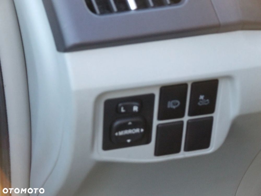 Toyota Prius 1.8 HSD Sol - 24