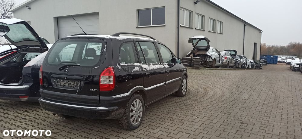 Opel zafira A z silnikiem 2,0 Diesel i skrzynią manualną lakier czarny - 2