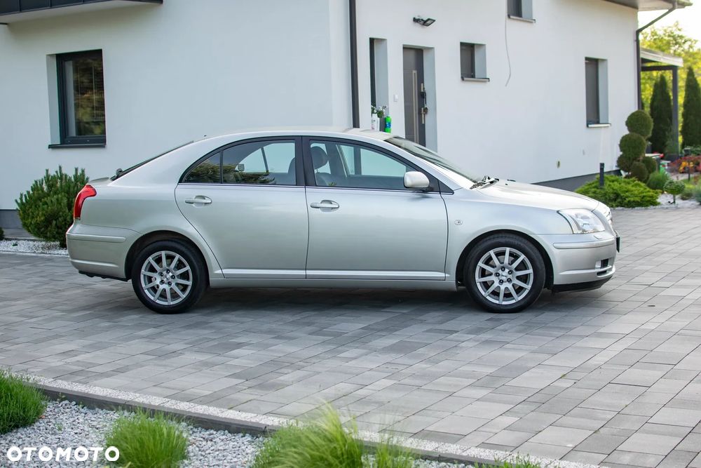 Toyota Avensis - 10