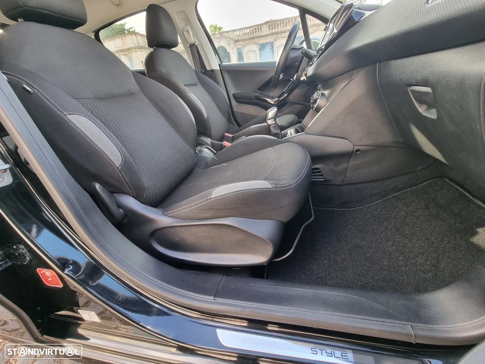 Peugeot 208 1.6 BlueHDi Style - 10