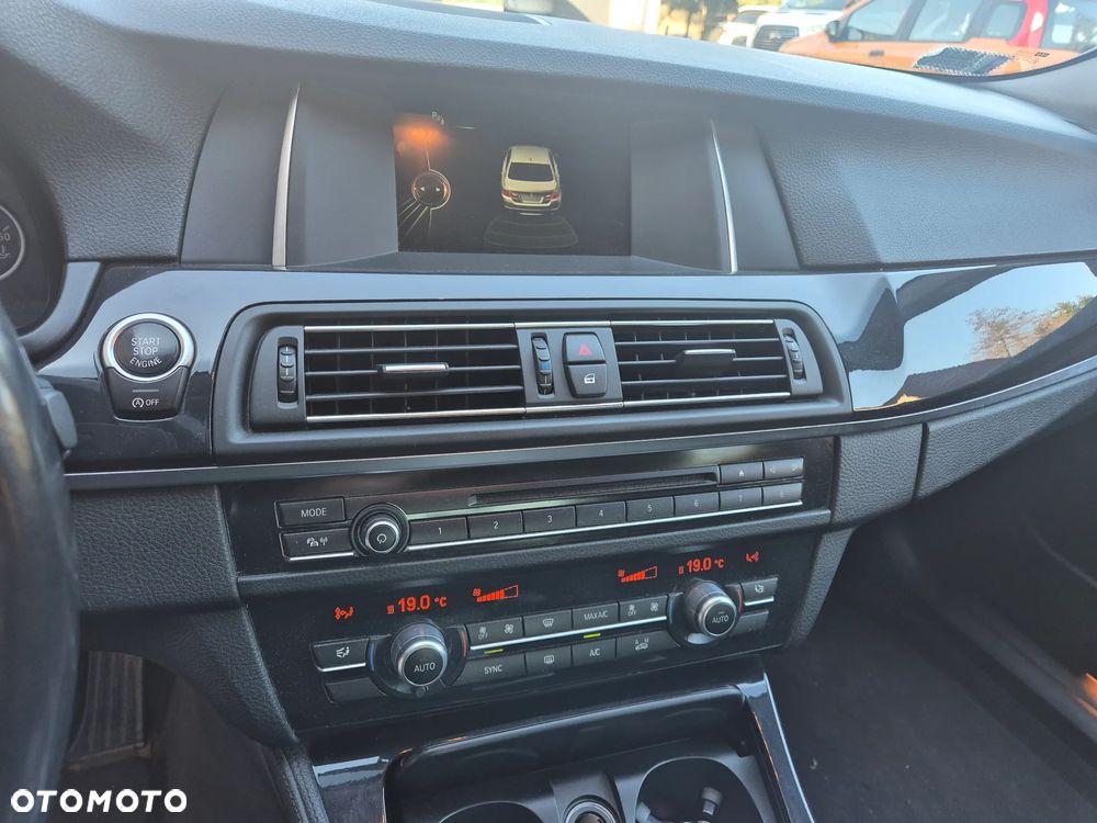 BMW Seria 5 518d - 26