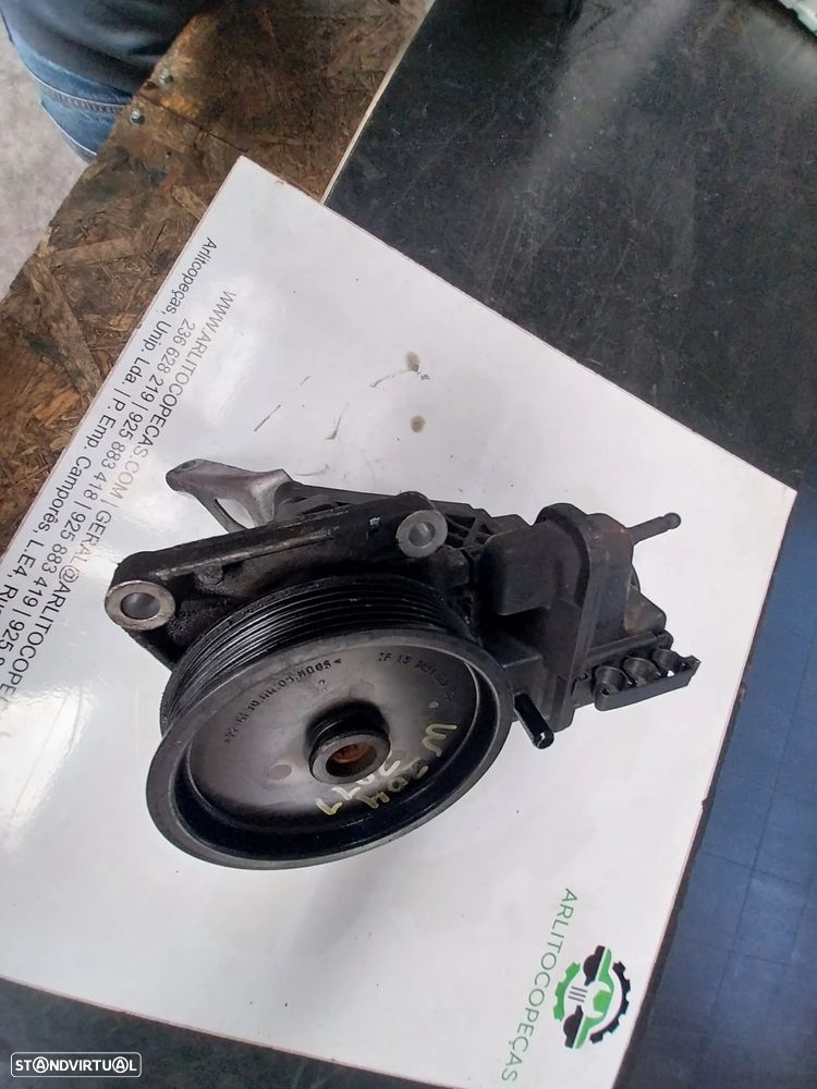 Bomba direcção Mercedes-Benz W204 Ref: A006 466 15 01 - 3