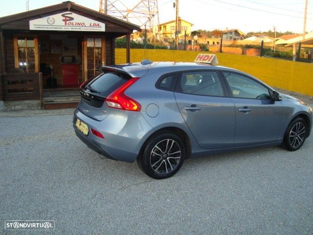 Volvo V40 2.0 D3 R-Design Momentum - 9