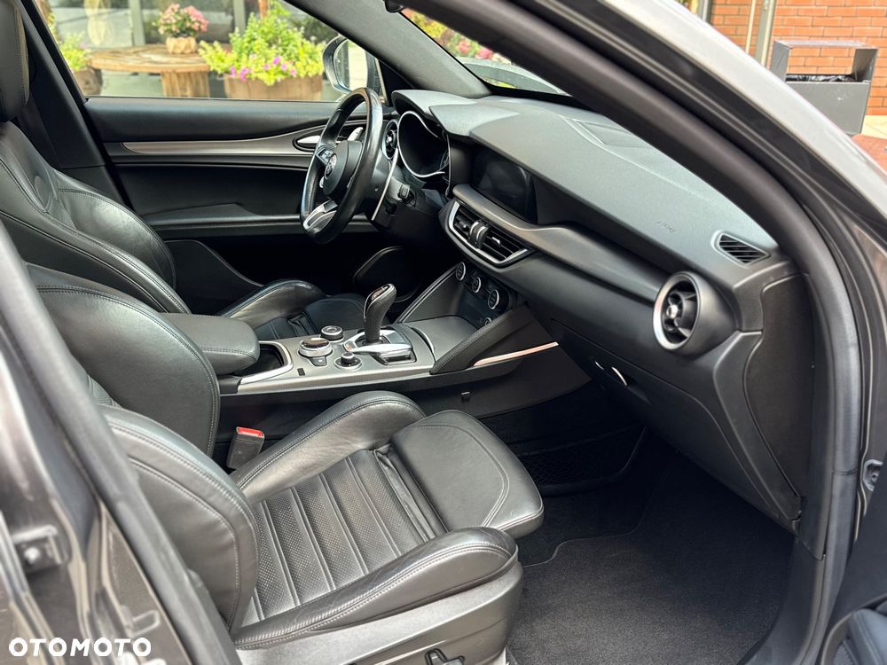 Alfa Romeo Stelvio - 14