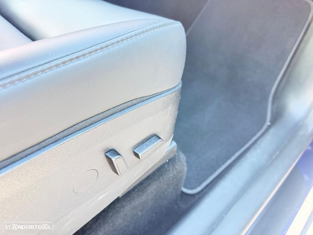 Tesla Model Y Long Range Dual Motor AWD - 28