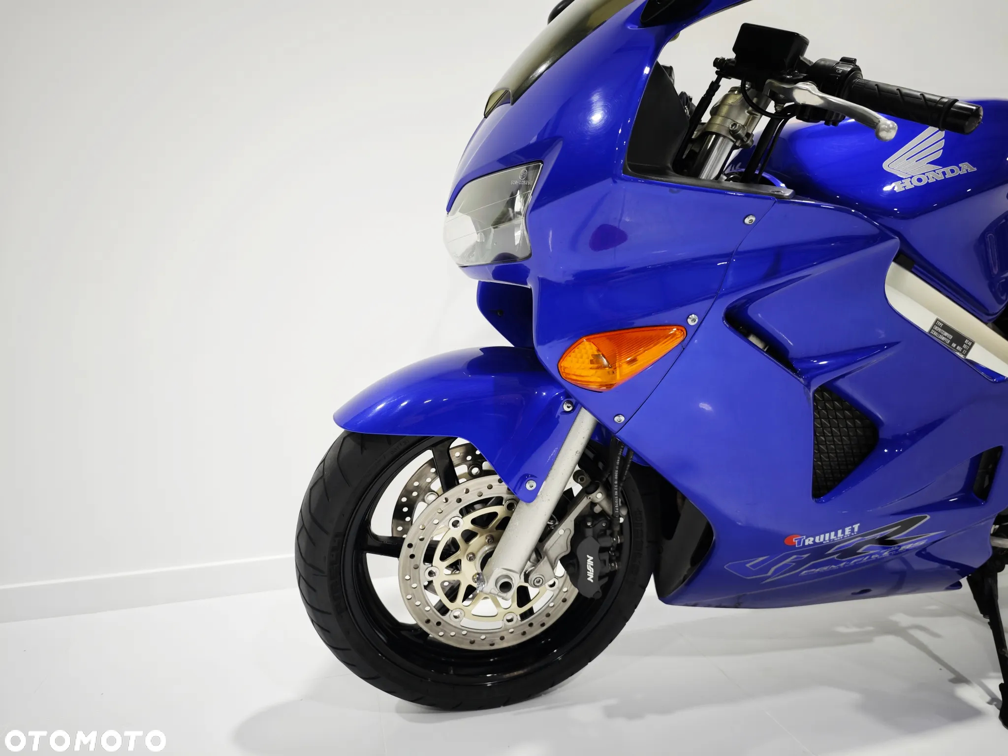 Honda VFR - 12
