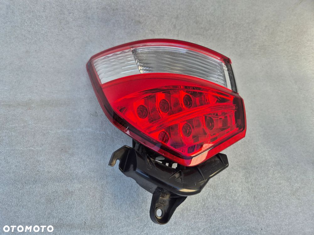 Lampa  Toyota Yaris III Lift lewy tył