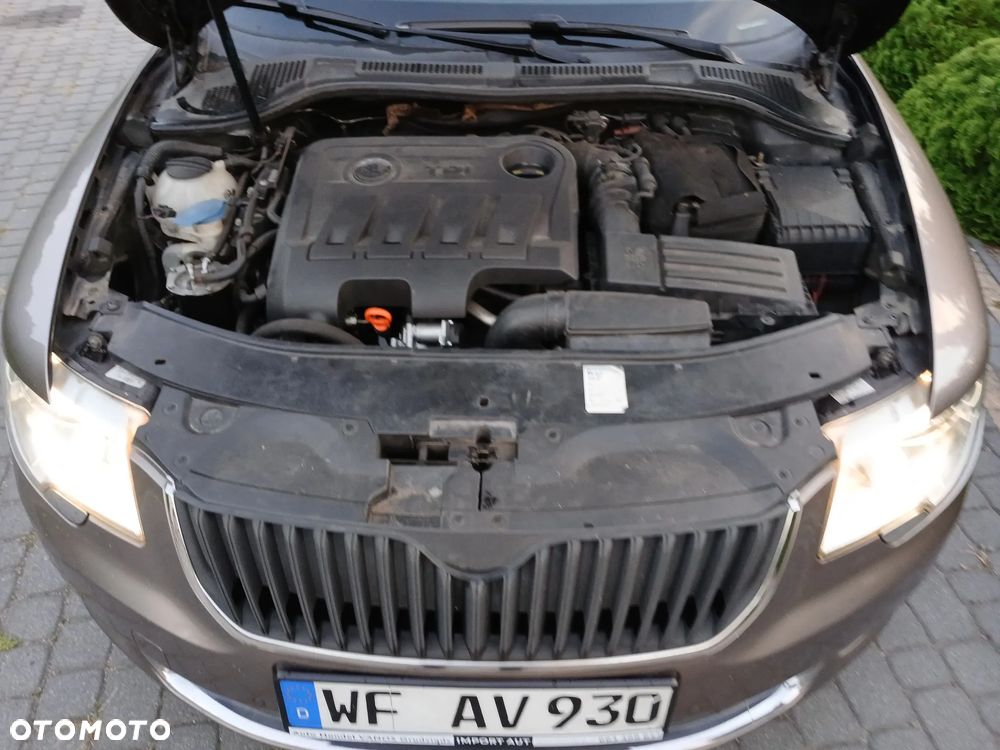 Skoda Superb 2.0 TDI DSG Exclusive - 29