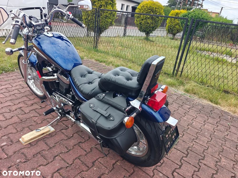 Suzuki Intruder - 22
