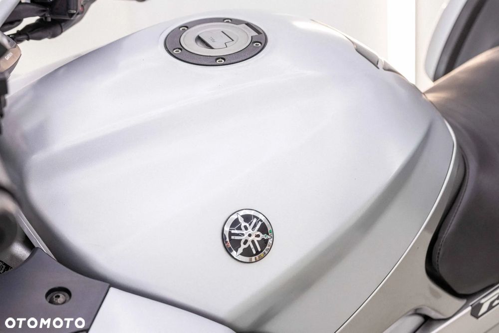 Yamaha FJR - 27