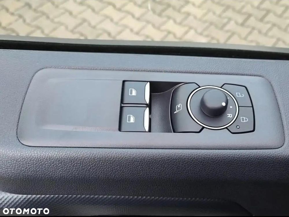 Ford Transit Custom L2 Van 136KM Limited - 14