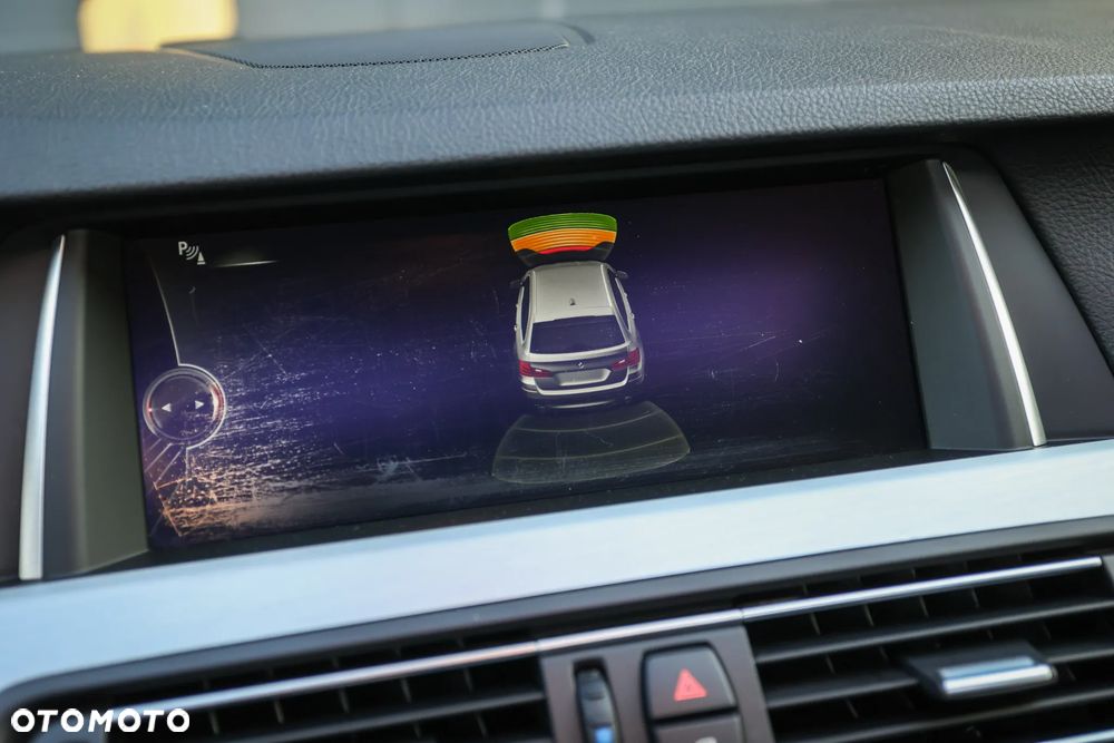 BMW Seria 5 525d xDrive Sport-Aut Modern Line - 32