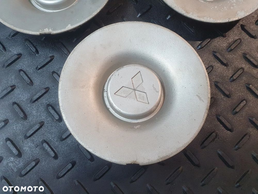 Dekielek Mitsubishi 155 mm Mitsubishi MB891190 POSIADAM 3 SZT - 2